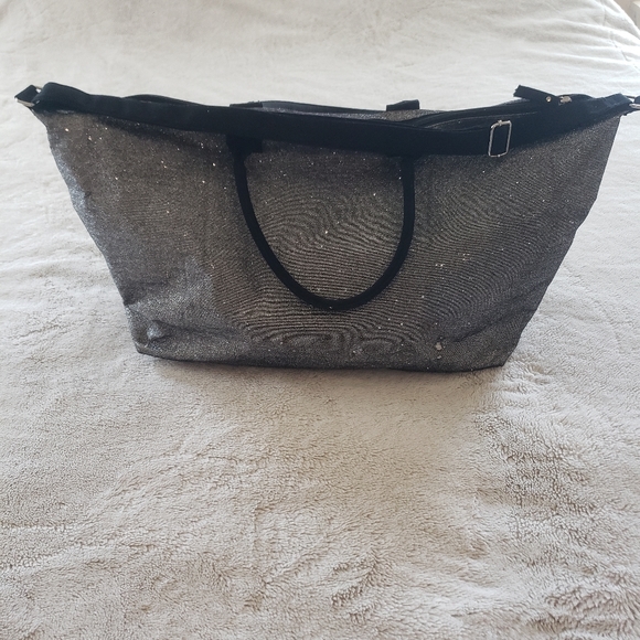 Victoria's Secret duffle bag - Picture 4 of 10